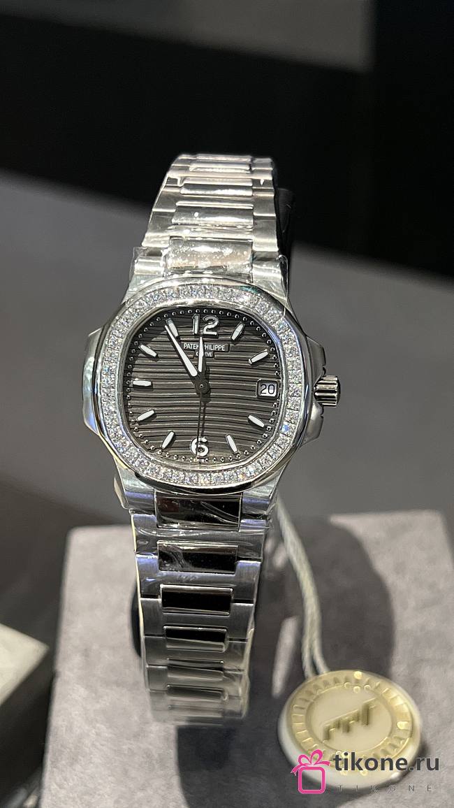 Patek Philippe Nautilus Silver 35.2mm 7118/1A-011 - 1