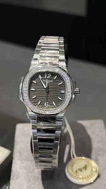 Patek Philippe Nautilus Silver 35.2mm 7118/1A-011