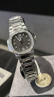 Patek Philippe Nautilus Silver 35.2mm 7118/1A-011 - 5