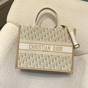 Medium Dior Book Tote Natural Dior Oblique Embroidery and Calfskin - 36.5x28x16.5cm - 1