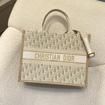 Medium Dior Book Tote Natural Dior Oblique Embroidery and Calfskin - 36.5x28x16.5cm