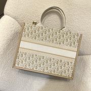 Medium Dior Book Tote Natural Dior Oblique Embroidery and Calfskin - 36.5x28x16.5cm - 3