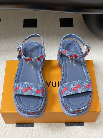 LVxTM Maya Platform Sandal Monogram Cherry Denim 1AHNYD