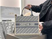 Medium Dior Book Tote Blue Dior Oblique Chambray Embroidery and Latte Calfskin - 36.5x28x16.5cm - 5