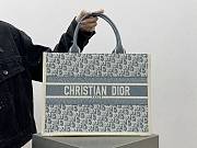 Medium Dior Book Tote Blue Dior Oblique Chambray Embroidery and Latte Calfskin - 36.5x28x16.5cm - 4