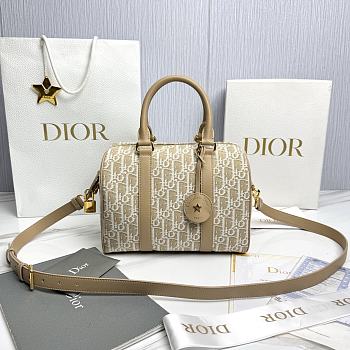 Dior Groove 25 Bag Natural Dior Oblique Jacquard - 25x19x16cm