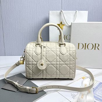 Dior Groove 25 Bag White Macrocannage Calfskin - 25x19x16cm