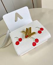 LVxTM Twist PM Epi Leather M13239 White - 19x15x7cm - 5
