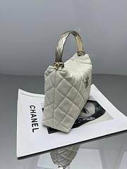 Chanel 25 Coco Crush Lunch Box Bag in White - 18.5x14.5x7cm - 2