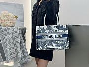 Dioriviera Medium Dior Book Tote White and Blue Toile de Jouy Palms Embroidery - 36x27.5x16.5cm - 2