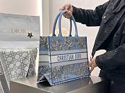 Dioriviera Medium Dior Book Tote Celestial Blue and White Toile de Jouy Palms Embroidery - 36x27.5x16.5cm - 4