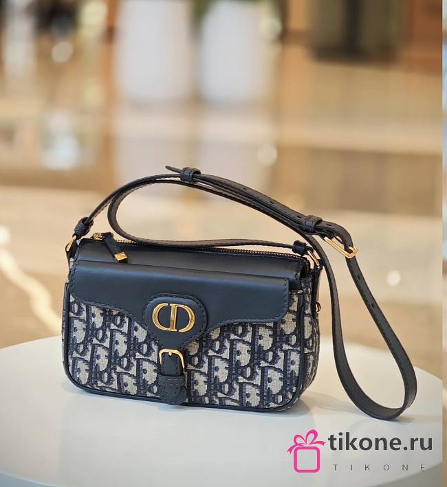 Small 30 Montaigne Pocket Bag Blue Dior Oblique Jacquard and Smooth Calfskin - 19.5x11x6.5cm - 1