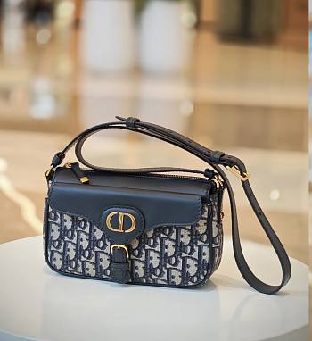 Small 30 Montaigne Pocket Bag Blue Dior Oblique Jacquard and Smooth Calfskin - 19.5x11x6.5cm