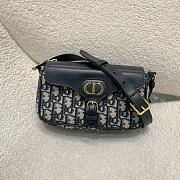 Small 30 Montaigne Pocket Bag Blue Dior Oblique Jacquard and Smooth Calfskin - 19.5x11x6.5cm - 5