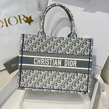 Medium Dior Book Tote Blue Dior Oblique Chambray Effect Embroidery - 36x27.5x16.5cm
