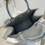 Medium Dior Book Tote Blue Dior Oblique Chambray Effect Embroidery - 36x27.5x16.5cm - 3