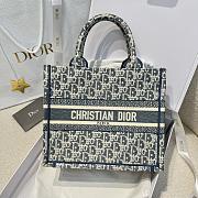 Small Dior Book Tote Blue Dior Oblique Chambray Effect Embroidery - 26.5x22x14cm - 1