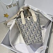 Small Signature Bucket Bag Blue Dior Oblique Chambray with Raffia Effect and Light Biscuit Smooth Calfskin - 21x19x11cm - 3
