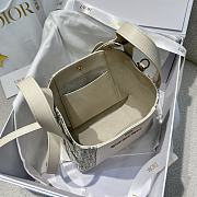 Small Signature Bucket Bag Blue Dior Oblique Chambray with Raffia Effect and Light Biscuit Smooth Calfskin - 21x19x11cm - 2