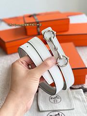 Lady Rider Belt Buckle & Reversible Leather Strap 24mm Taupe Swift / White Epsom Silver - 5