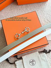 Lady Rider Belt Buckle & Reversible Leather Strap 24mm Taupe Swift / White Epsom Silver - 6