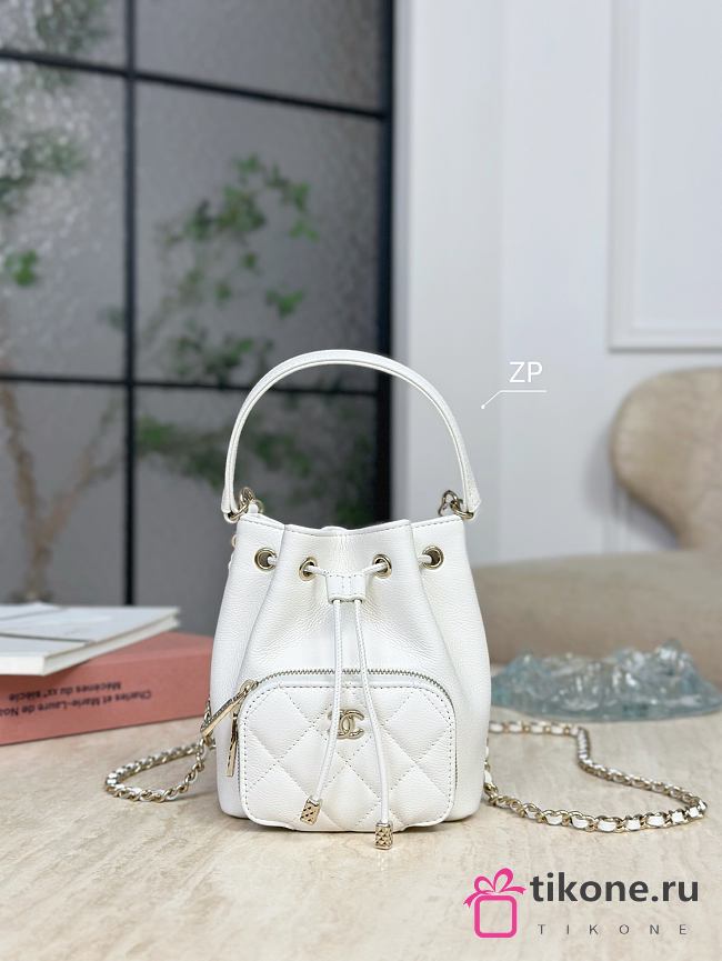 Chanel Clutch with Chain Grained Shiny Calfskin & Gold-Tone Metal White - 15x12.5x7.5cm - 1