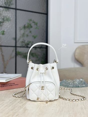 Chanel Clutch with Chain Grained Shiny Calfskin & Gold-Tone Metal White - 15x12.5x7.5cm