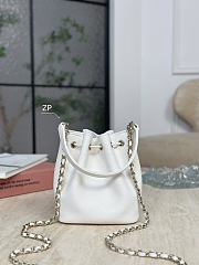 Chanel Clutch with Chain Grained Shiny Calfskin & Gold-Tone Metal White - 15x12.5x7.5cm - 2