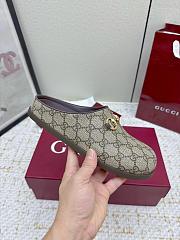 Gucci Mule with Horsebit in Camel and Dark Brown GG Canvas - 5