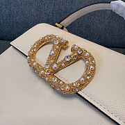 Valentino Garavani Vsling Small Handbag In Grainy Calfskin With Jewel Logo White - 22x17x9cm - 4
