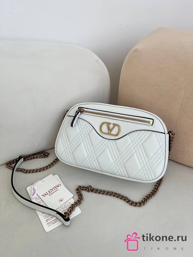 Valentino Garavani Quiltie 67 Medium Shoulder Bag In Quilted Nappa Leather White - 24x16x6.5cm - 1