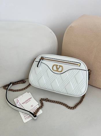 Valentino Garavani Quiltie 67 Medium Shoulder Bag In Quilted Nappa Leather White - 24x16x6.5cm