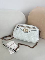 Valentino Garavani Quiltie 67 Medium Shoulder Bag In Quilted Nappa Leather White - 24x16x6.5cm - 3