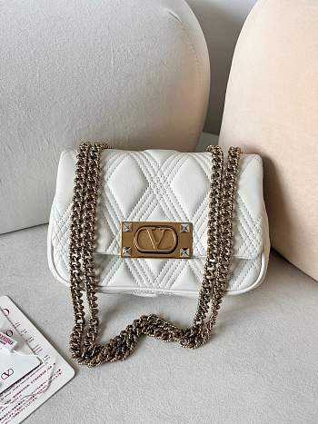 Valentino Garavani Quiltie 67 Small Shoulder Bag White - 19x13x6cm
