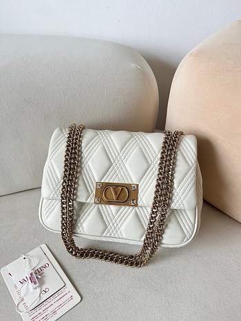 Valentino Garavani Quiltie 67 Medium Shoulder Bag White - 23x17x8cm
