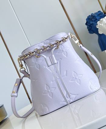  LV Icons NeoNoe BB Monogram Empreinte Misty Lilac M25675 - 20x20x13cm