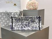 Dior Lucky Medium Dior Book Tote White and Blue Dior Night of Dreams Embroidery - 36x27.5x16.5cm - 6