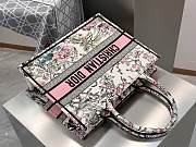 Medium Dior Book Tote Multicolor Dior Saisons Printemps-Été Embroidery - 36x27.5x16.5cm - 2