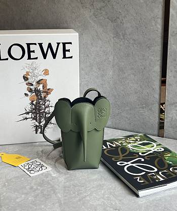 Loewe Elephant Pocket in Classic Calfskin Green - 18x8x4cm