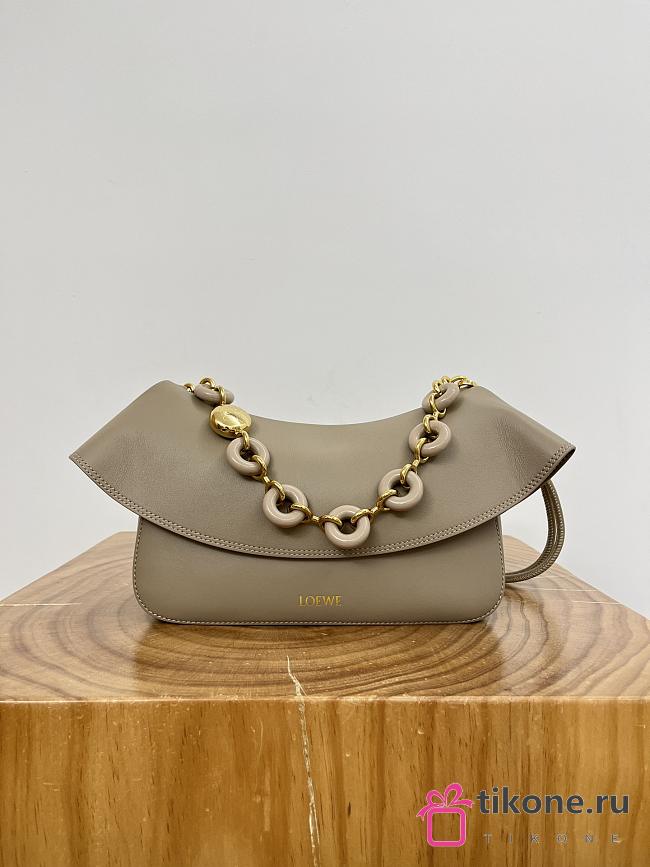 Loewe Medium Ola Bag in Smooth Calfskin Sand - 26x18x13cm - 1