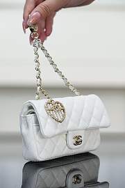 Chanel Classic Mini Bag with Hook Lambskin White - 19x11x7cm - 3