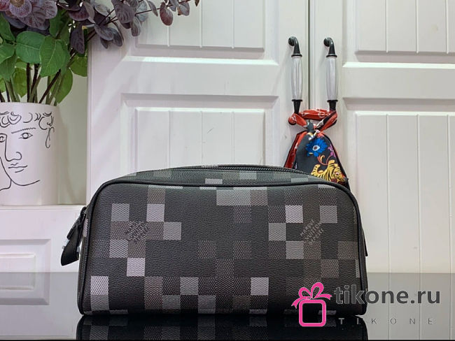 LV Dopp Kit Damoflage Coated Canvas Black M15109 - 38x44x12.5cm - 1