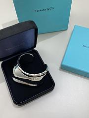 Tiffany&Co Elsa Peretti Meidum Bone Cuff in Sterling Silver - 6