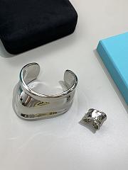 Tiffany&Co Elsa Peretti Meidum Bone Cuff in Sterling Silver - 3