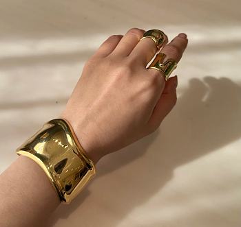 Tiffany&Co Elsa Peretti Meidum Bone Cuff in Sterling Gold