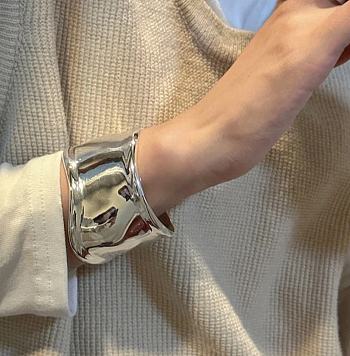 Tiffany&Co Elsa Peretti Meidum Bone Cuff in Sterling Silver