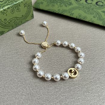 Gucci Interlocking Pearl Bracelet in Light Gold Toned Brass