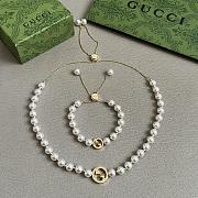 Gucci Interlocking Pearl Bracelet in Light Gold Toned Brass - 4