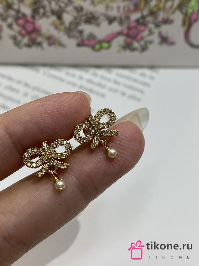 Le Nœud de Dior Earrings Gold Finish Metal with White Resin Pearls and Silver Tone Crystals - 1