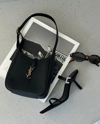 YSL Le 5 À 7 Supple Baby In Grained Leather Black - 15x16x7cm